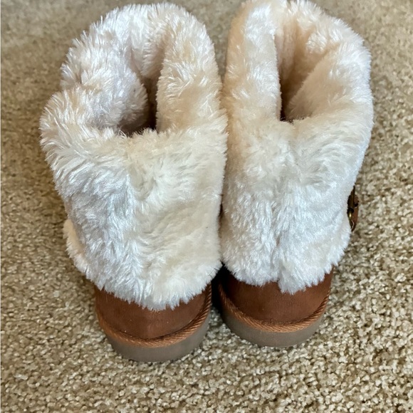 Cozy Faux Suede & Faux Fur Ankle Boots – Women’s Size 9 - Picture 4 of 6